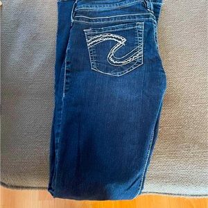 Size 28 low rise jeans 33 length